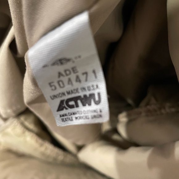 A classic London Fog trench coat. Belted trench overcoat w/ removable liner - Picture 4 of 5